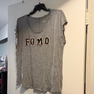 JCPenney Gray FOMO Short Sleeve Tee